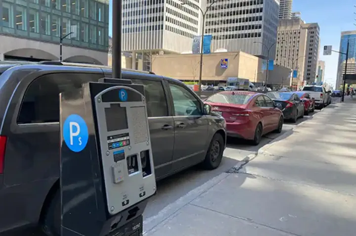 اعتراض‌ها جواب داد: افزایش ساعت پارکومتر در مونترال، «متوقف» شد